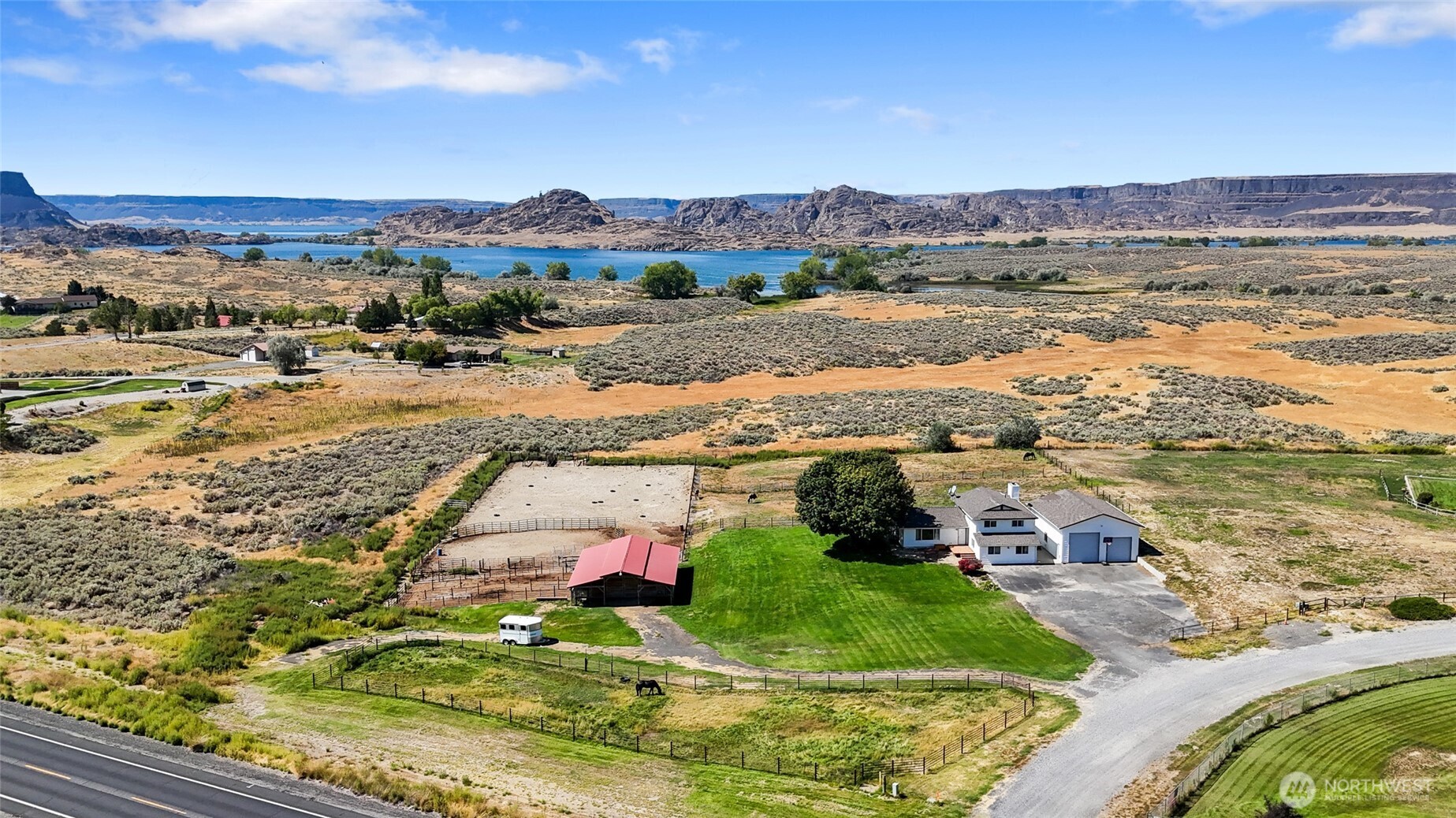 55790 Lake Ridge Lane Electric City, WA 99123 - Photo 32 of 35 a view of an ocean and beach