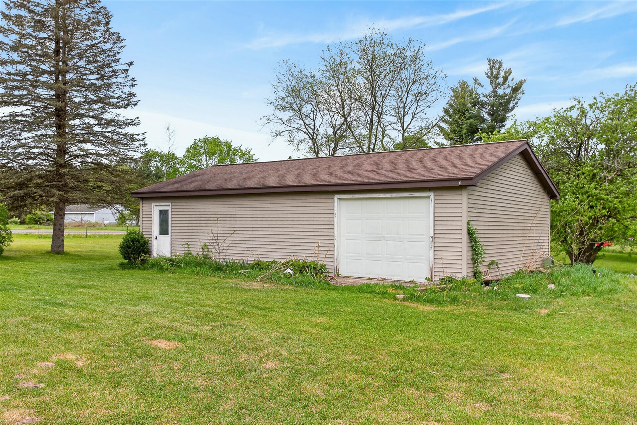 8332 5 Mile Road Mecosta, MI 49332 - Photo 5 of 51