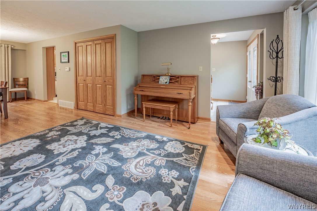 3264 Beechwood Circle Niagara, NY 14304 - Photo 16 of 48