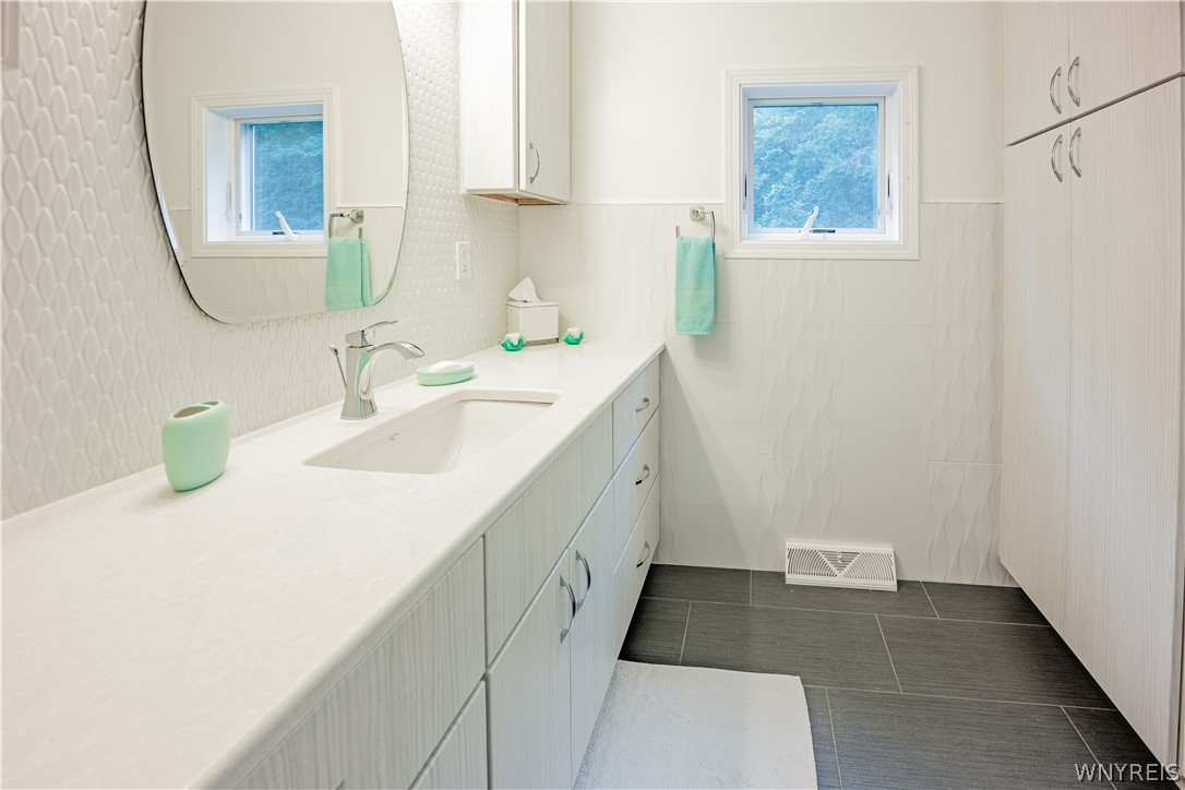 3264 Beechwood Circle Niagara, NY 14304 - Photo 38 of 48