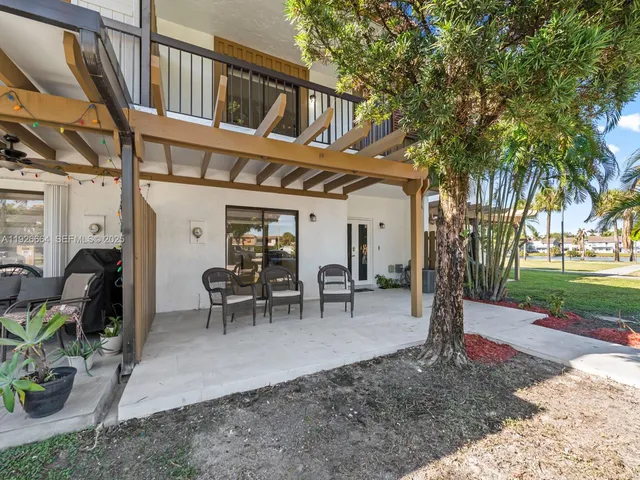 $3,100 | 6885 Northwest 169th Street, Unit 66D, Hialeah, FL 33015