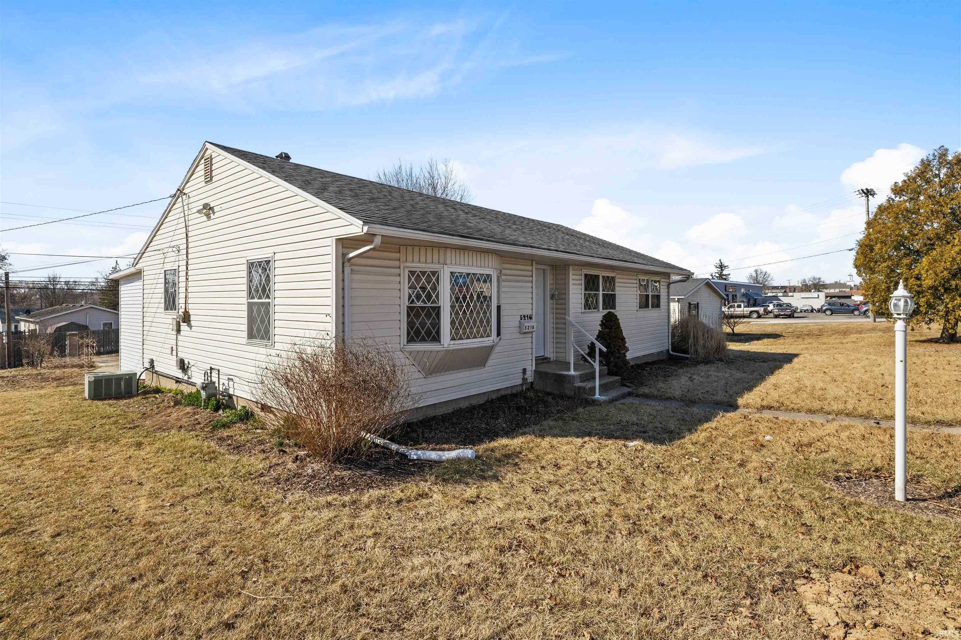 5216 South Calhoun Street Fort Wayne, IN 46807 - Photo 2 of 24
