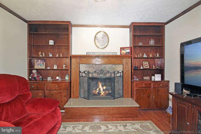 13318 Old Annapolis Road Mount Airy, MD 21771 - Photo 20 of 30 Family Room