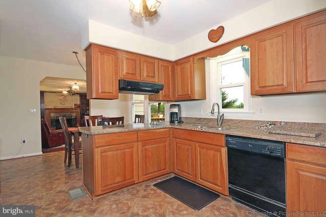 13318 Old Annapolis Road Mount Airy, MD 21771 - Photo 5 of 30 Kitchen
