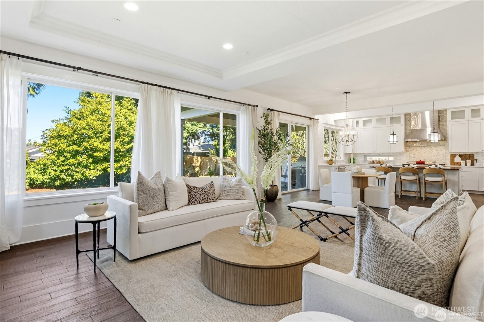 10610 Northeast 28th Street Bellevue, WA 98004 - Photo 12 of 35