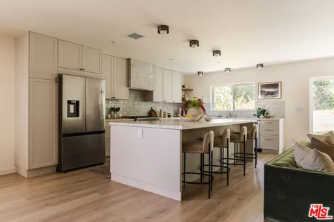 $1,350,000 | 22060 Independencia Street, Woodland Hills, CA 91364