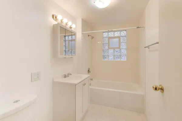 $1,750 | 5150 West Carmen Avenue, Unit 2, Chicago, IL 60630