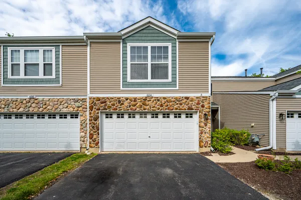 $339,900 | 604 Blackstone Court, Aurora, IL 60504