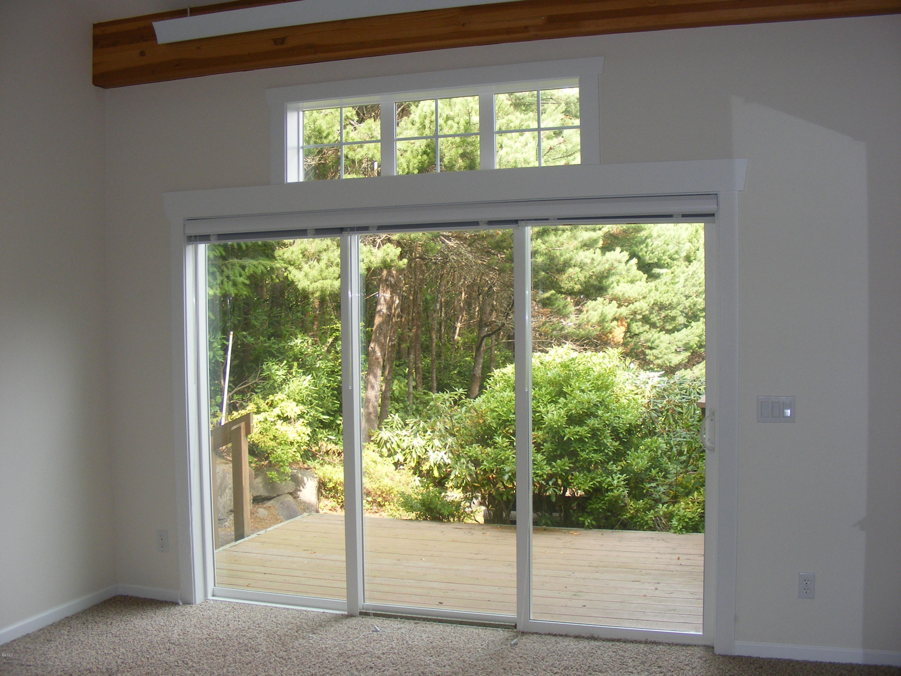 415 Northwest 19th Street Newport, OR 97365 - Photo 32 of 40 Master bedroom