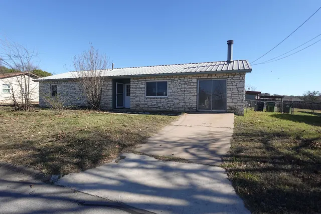 $1,600 | 801 Mildred Avenue, Burnet, TX 78611