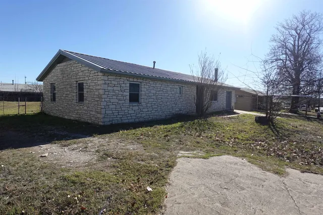 $1,600 | 801 Mildred Avenue, Burnet, TX 78611