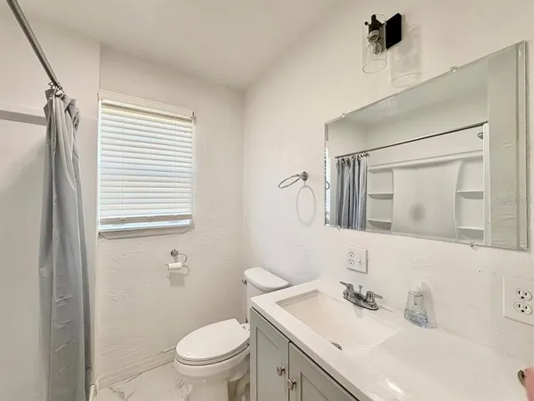 $1,700 | 524 East Lime Street, Tarpon Springs, FL 34689