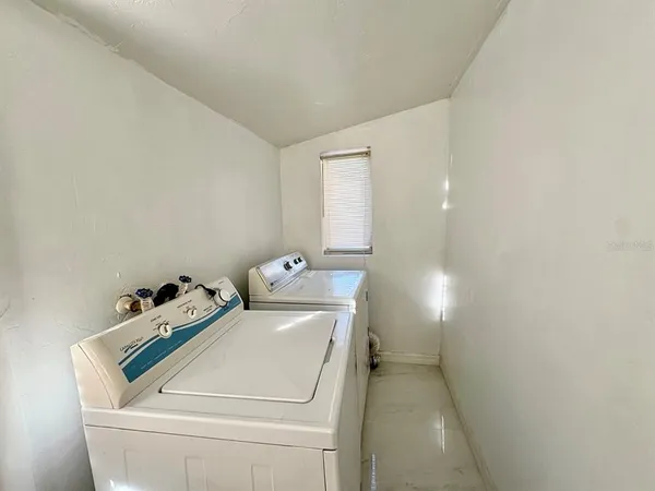 $1,700 | 524 East Lime Street, Tarpon Springs, FL 34689