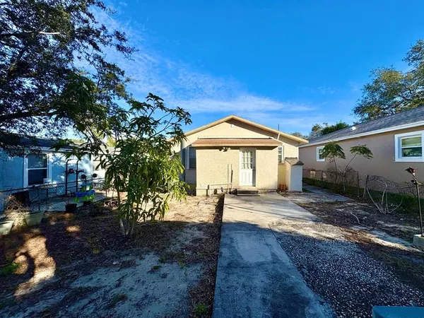 $1,700 | 524 East Lime Street, Tarpon Springs, FL 34689