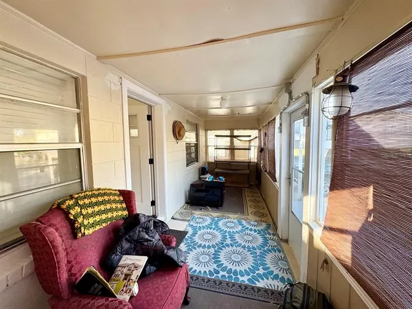 $1,700 | 524 East Lime Street, Tarpon Springs, FL 34689