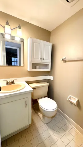 $2,000 | 2100 Springdale Boulevard, Unit 202, Palm Springs, FL 33461