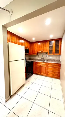 $2,000 | 2100 Springdale Boulevard, Unit 202, Palm Springs, FL 33461