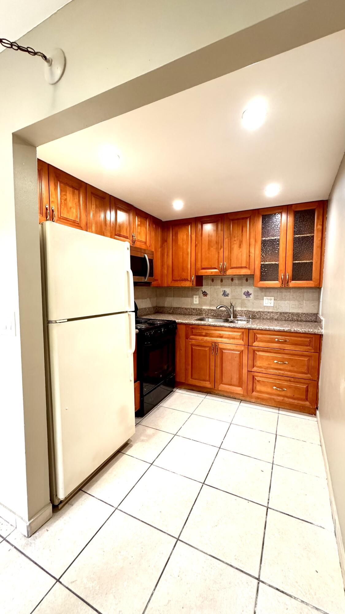 2100 Springdale Boulevard, Unit 202 Palm Springs, FL 33461 - Photo 6 of 18 Kitchen