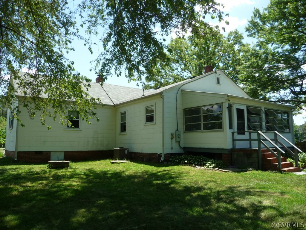 4200 Courthouse Road Midlothian, VA 23112 - Photo 4 of 16 a front view of a house with a yard