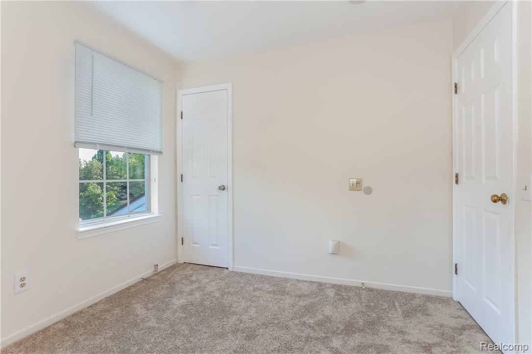 44984 Saltz Road Canton, MI 48187 - Photo 17 of 40 017-photo-master-bedroom-6154089.jpg