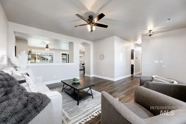 $2,550 | 3902 North Rotaldo Avenue, Meridian, ID 83646