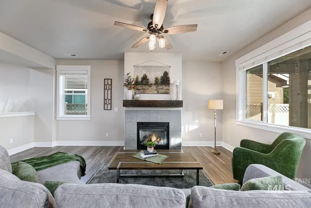 $2,550 | 3902 North Rotaldo Avenue, Meridian, ID 83646