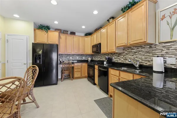 $408,000 | 7408 Warrens Way, Unit DEEDED GARAGE &, Wanaque, NJ 07465