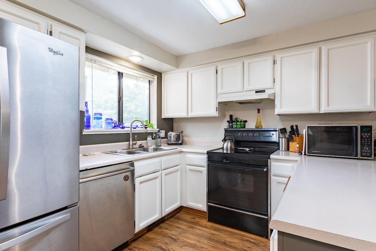568 Daniel Street Central Point, OR 97502 - Photo 8 of 25 10