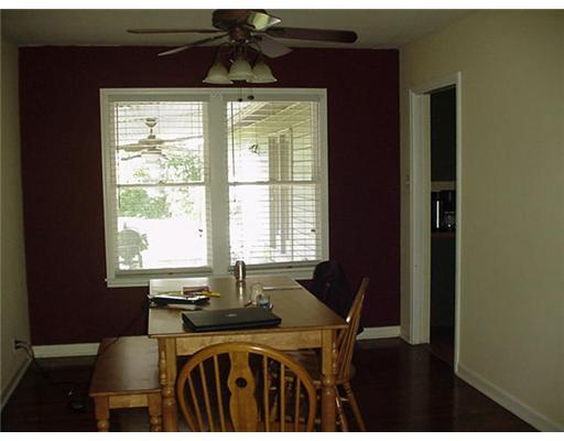 902 Grant Place Corpus Christi, TX 78411 - Photo 3 of 4 a dining room with furniture and window