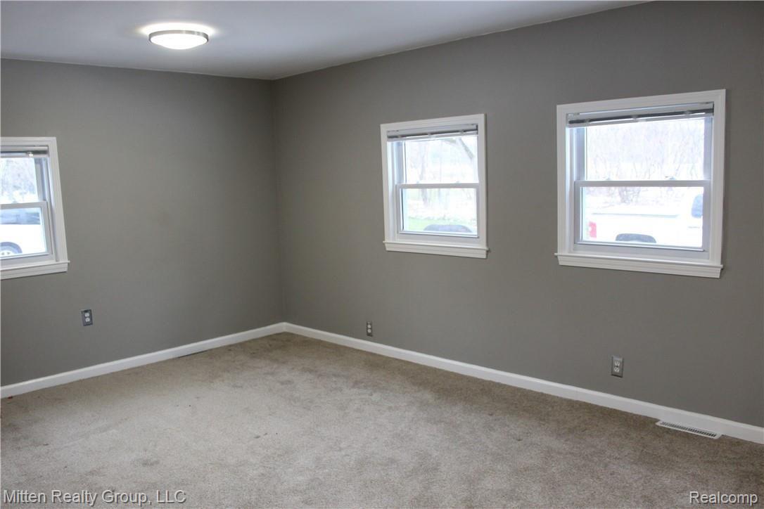 2260 North Hickory Ridge Road Highland, MI 48357 - Photo 16 of 20 16-bedroom master.JPG