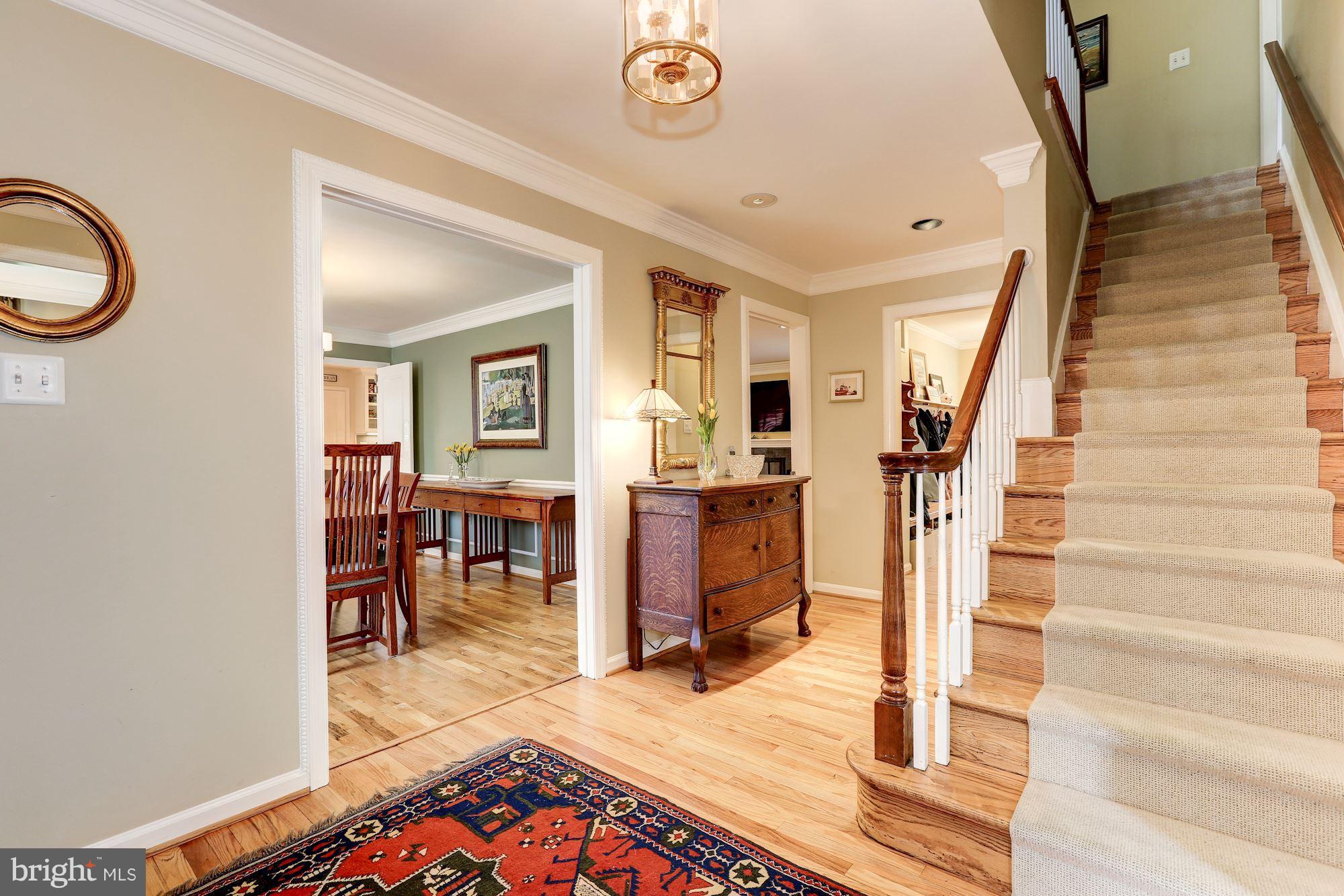 11808 Gregerscroft Road Potomac, MD 20854 - Photo 2 of 28 Main Level - Foyer