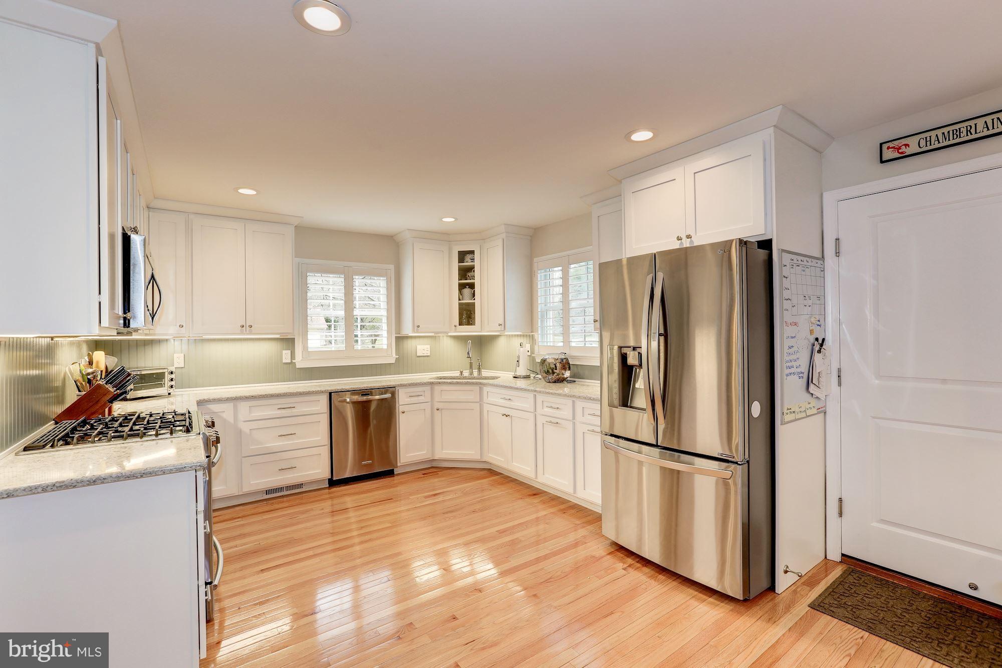 11808 Gregerscroft Road Potomac, MD 20854 - Photo 12 of 28 Main Level - Kitchen