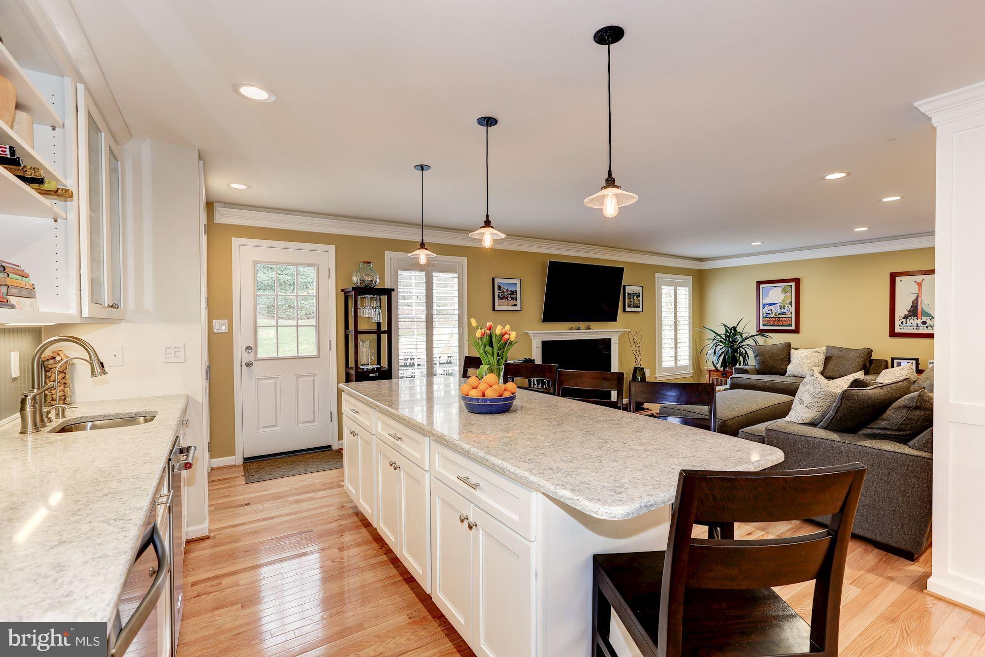 11808 Gregerscroft Road Potomac, MD 20854 - Photo 10 of 28 Main Level - Kitchen
