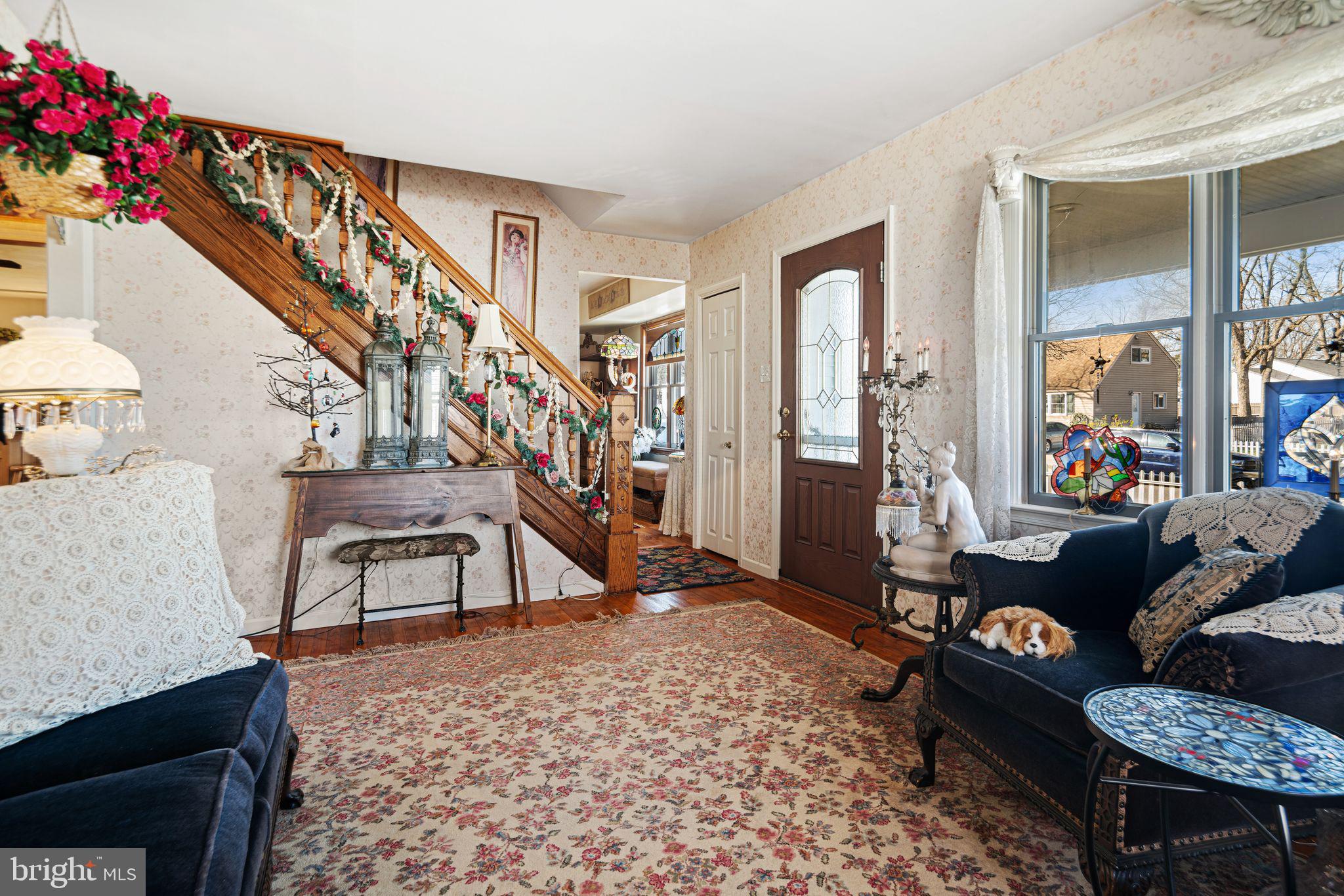 91 Estates Road Pine Hill, NJ 08021 - Photo 13 of 34 a living room with furniture and a potted plant