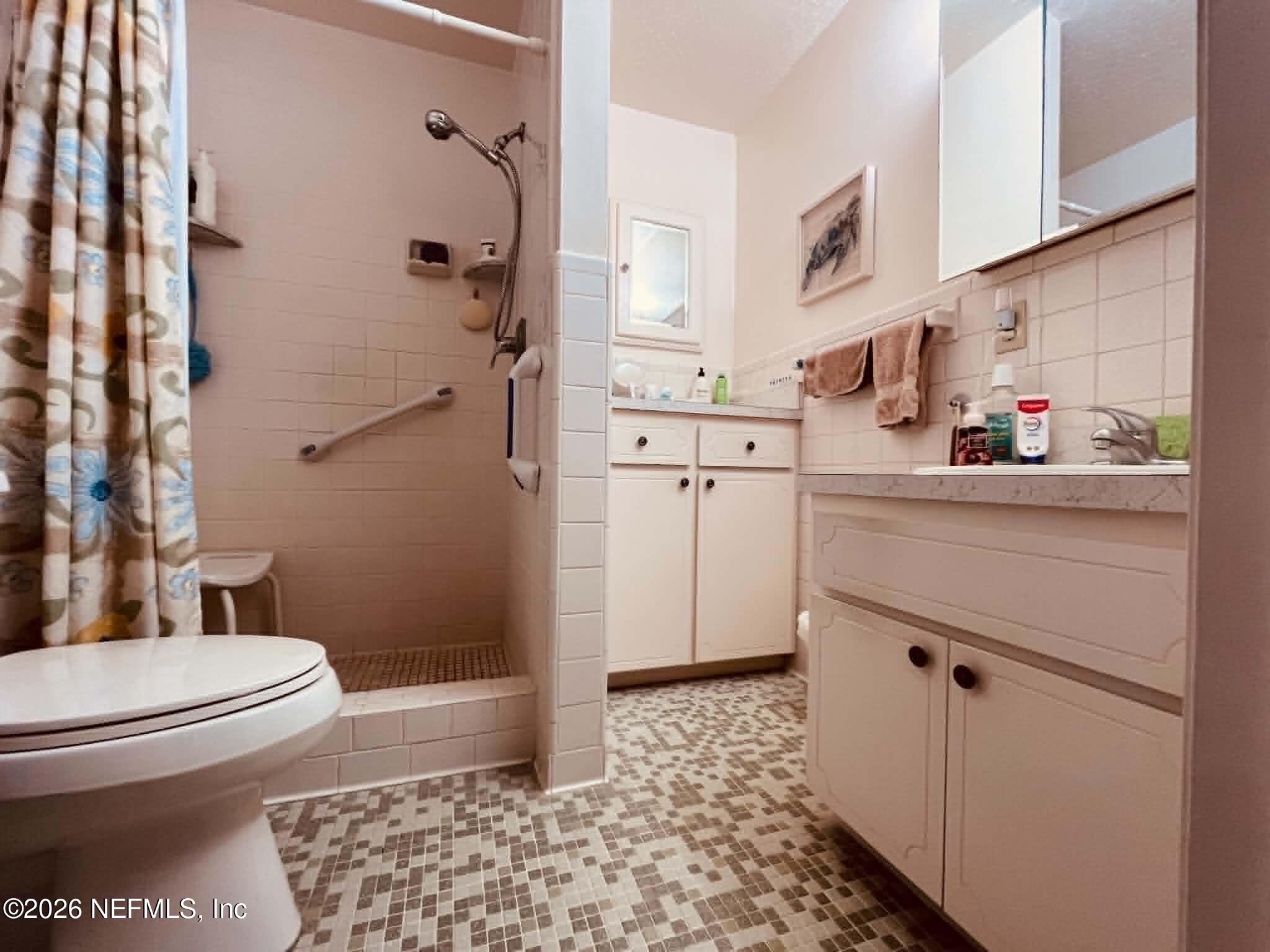 6234 Smallwood Road Jacksonville, FL 32216 - Photo 21 of 34 Primary Bathroom