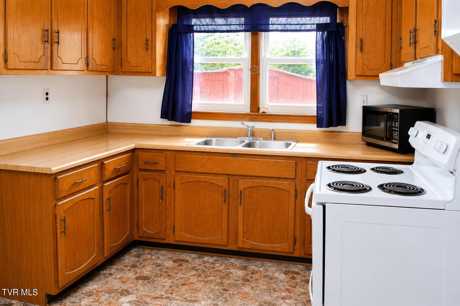 710 Colvert Road Mosheim, TN 37818 - Photo 8 of 57 kitchen 4