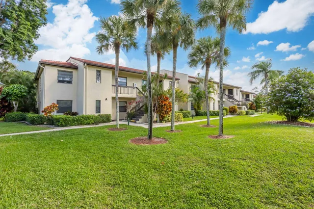 $260,000 | 21215 Lago Circle, Unit C, Boca Raton, FL 33433