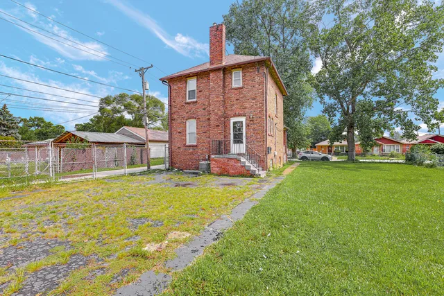 $2,500 | 16310 Carse Avenue, Harvey, IL 60426