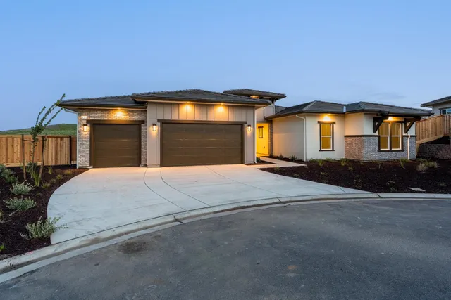 $889,999 | 4511 Iron Creek Court, Friant, CA 93626