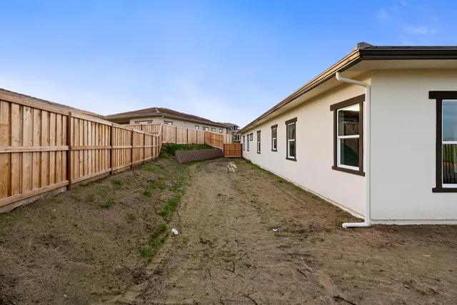 $889,999 | 4511 Iron Creek Court, Friant, CA 93626