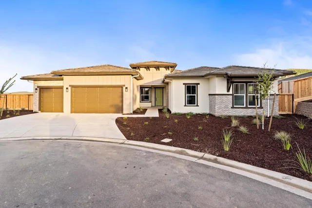 $889,999 | 4511 Iron Creek Court, Friant, CA 93626