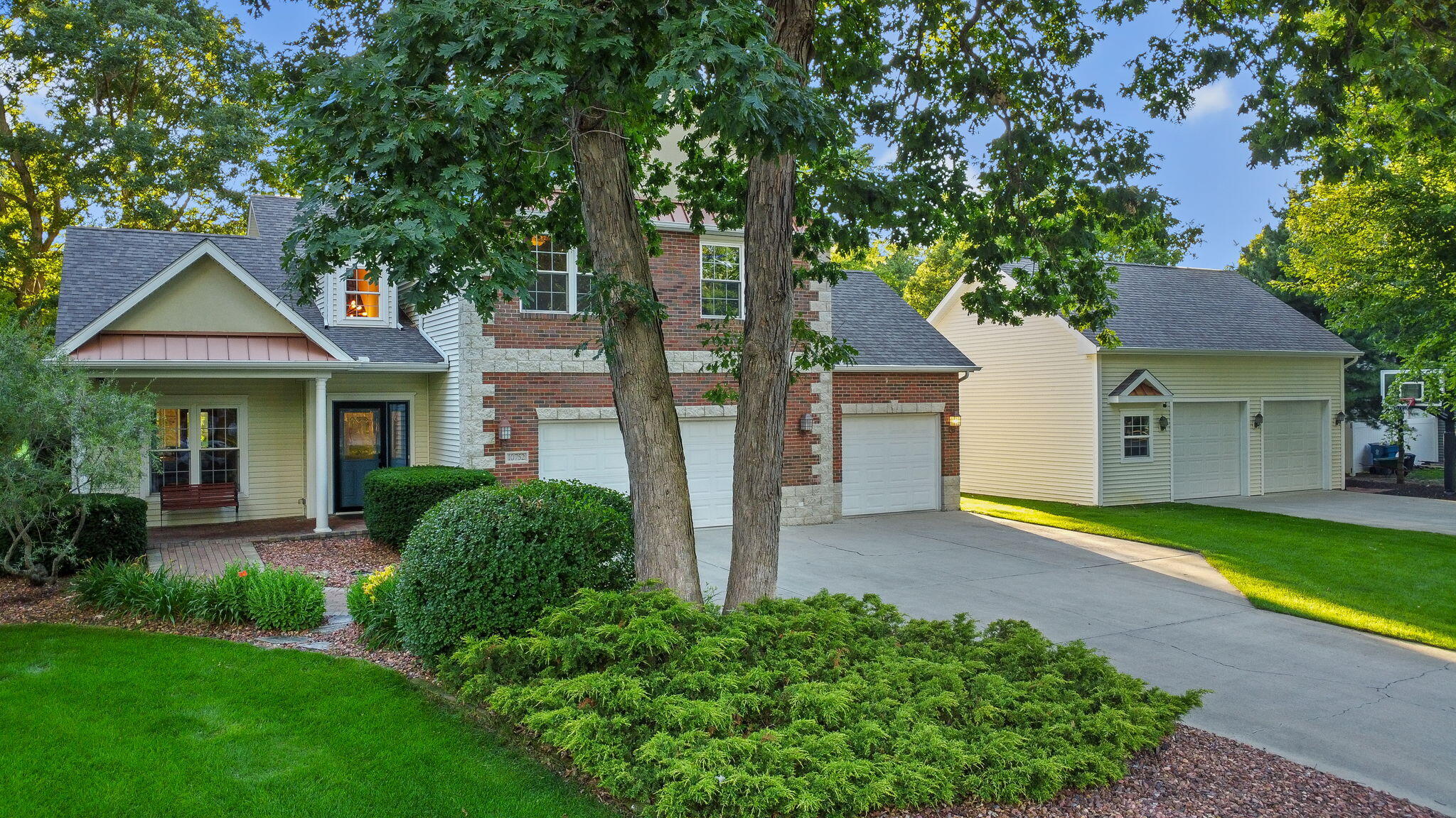 10752 Dogleg Drive Demotte, IN 46310 - Photo 4 of 31 2048x1152