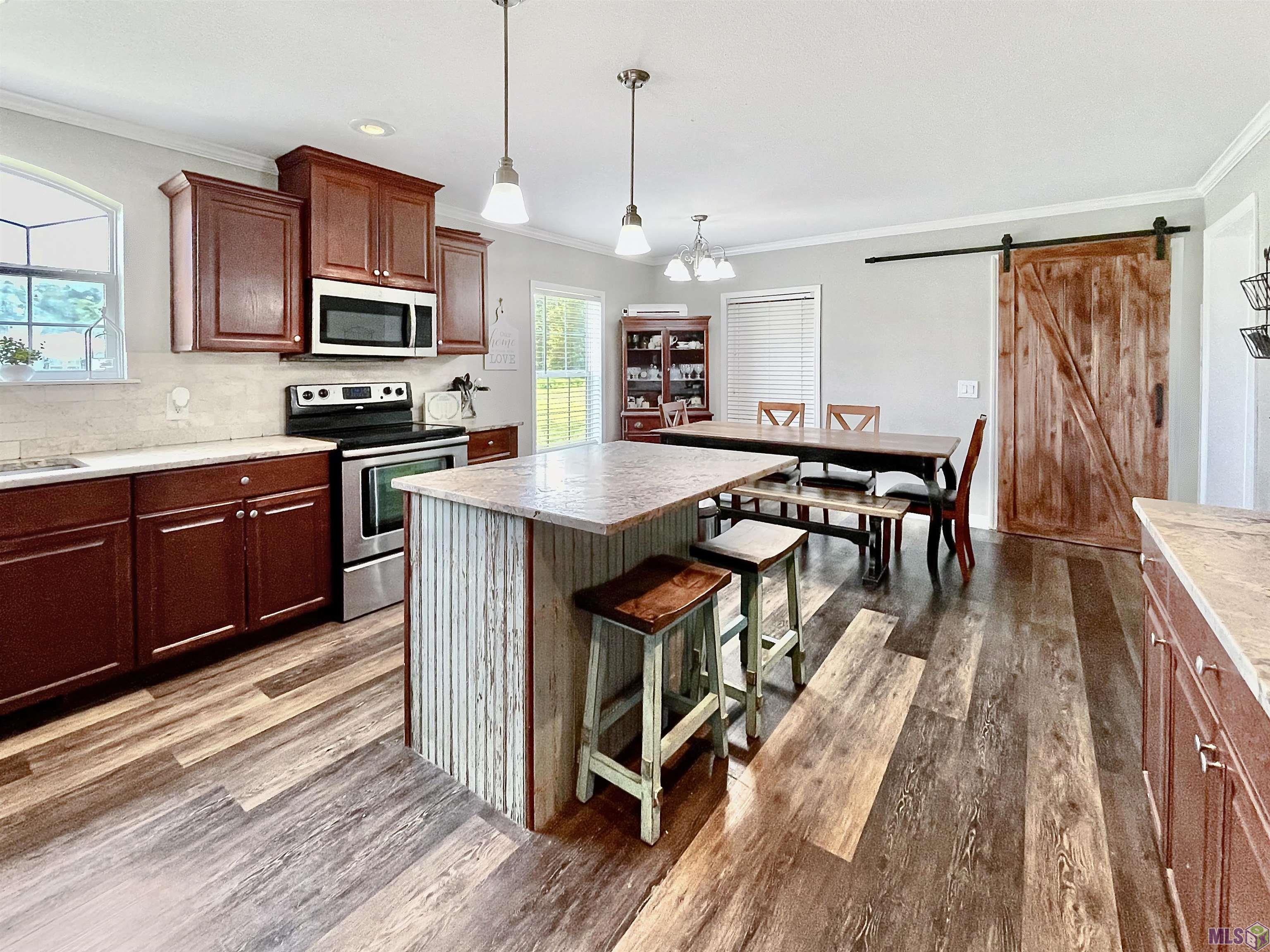 11550 Herman Ernest Road Denham Springs, LA 70706 - Photo 3 of 14 Kitchen/Dining