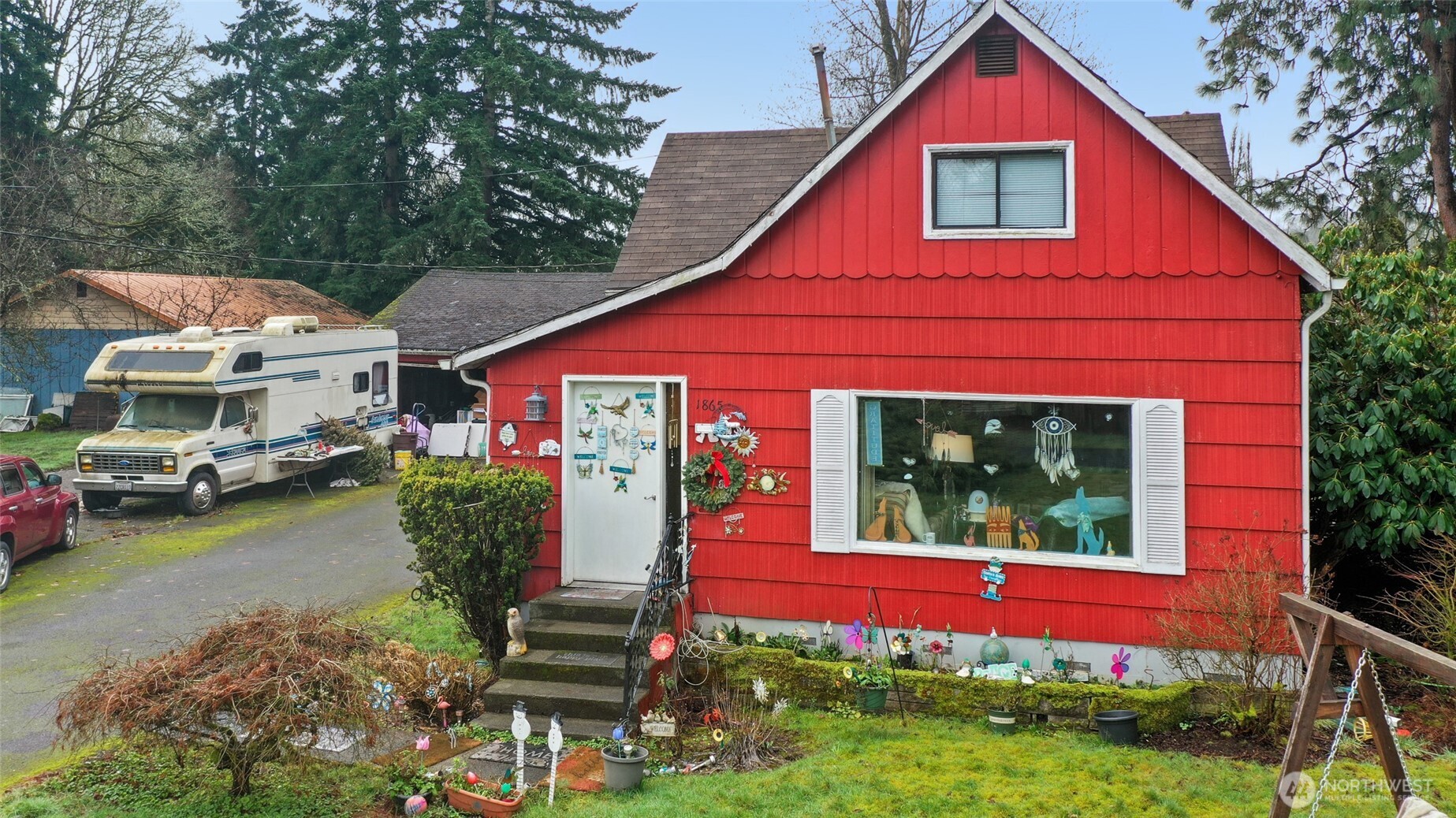 1865 Southwest Fair Avenue Chehalis, WA 98532 - Photo 5 of 15 a view of a house with pool
