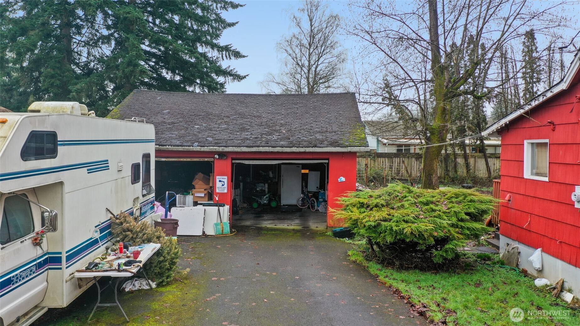 1865 Southwest Fair Avenue Chehalis, WA 98532 - Photo 6 of 15 a front view of a house with a yard