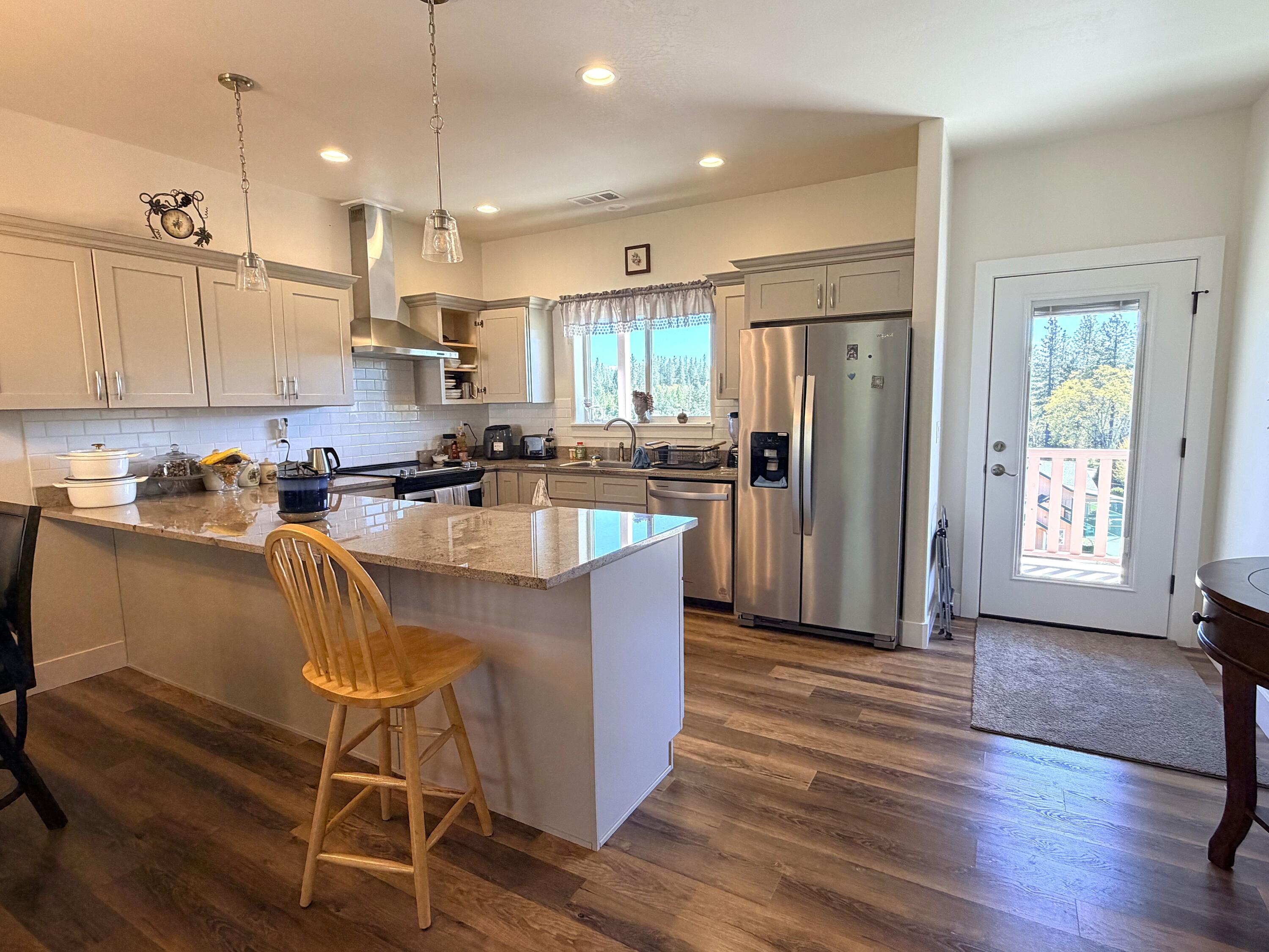 340 Cedar Ridge Drive Cave Junction, OR 97523 - Photo 9 of 37 kitchen