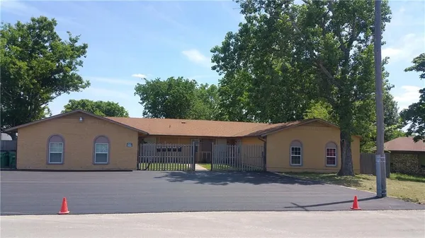 $850 | 410 Old Thorndale Road, Unit C, Taylor, TX 76574
