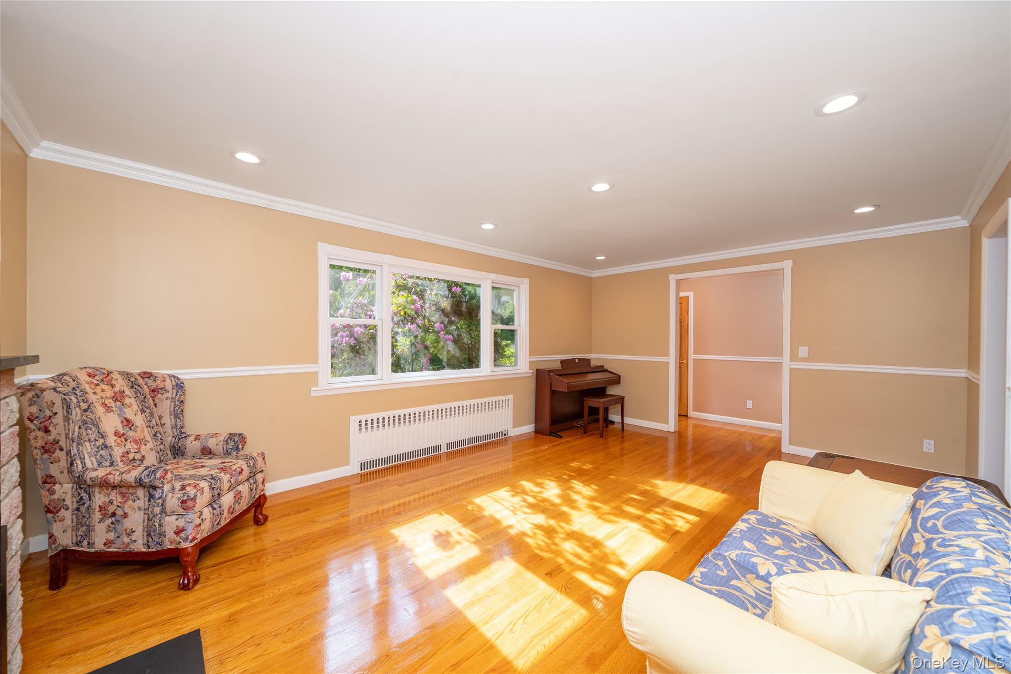 10 Horseshoe Road Mount Kisco, NY 10549 - Photo 3 of 23