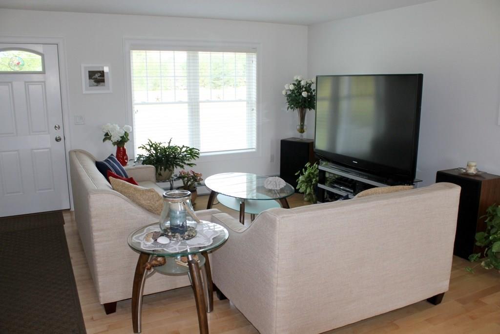 507 Boom Road Saco, ME 04072 - Photo 6 of 30 Living Room