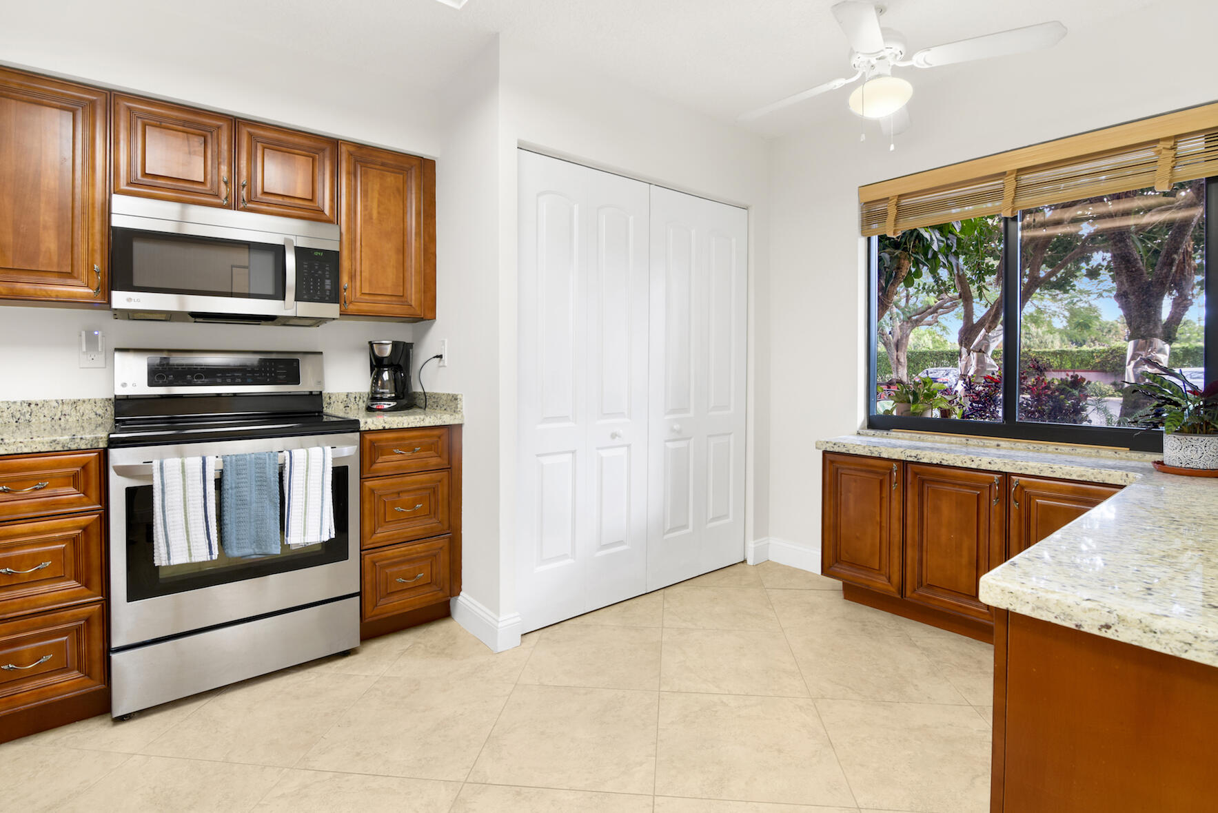 357 North Rock Island Road, Unit 105 Margate, FL 33063 - Photo 15 of 38 BocaRatonStudio 24